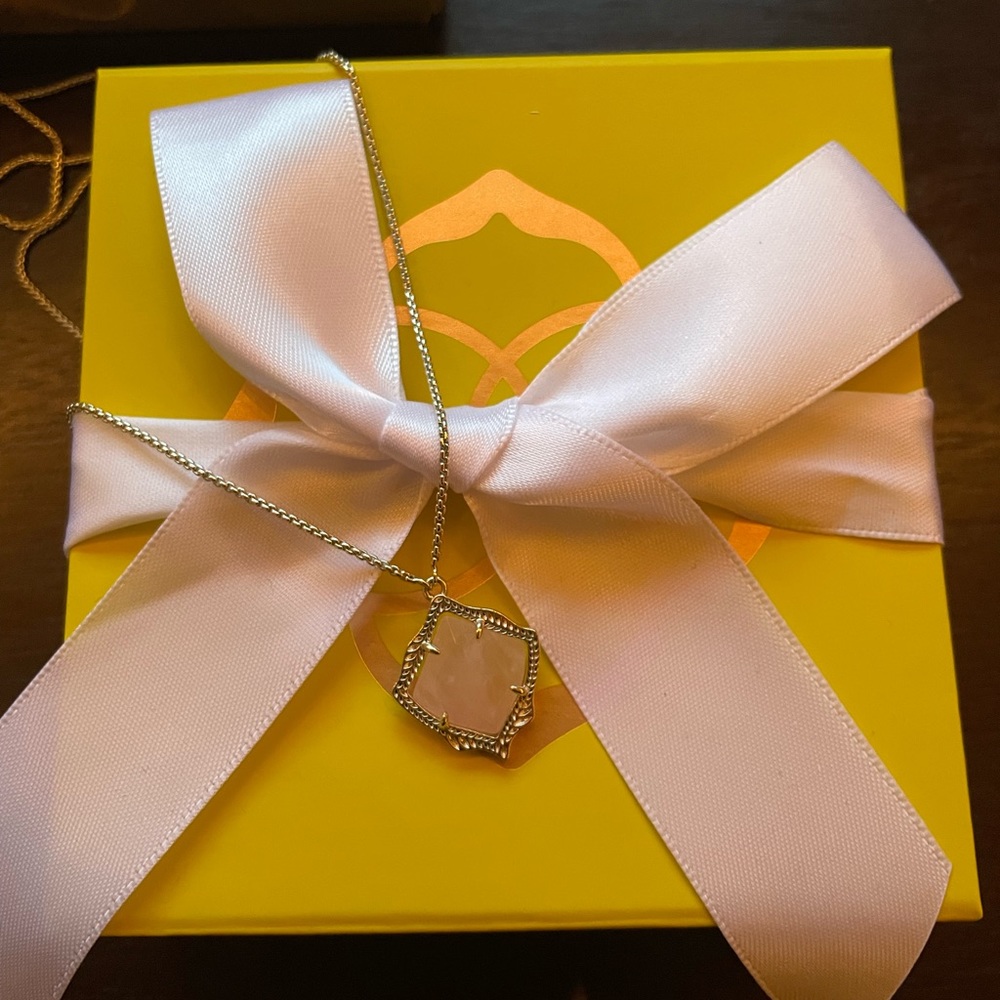 Kendra Scott Kacey Pendant Necklace in Rose Quartz